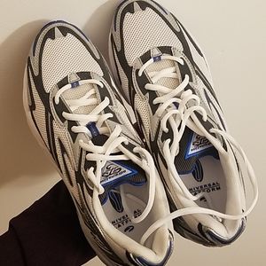 Nwot Brooks Adrenaline gts5 running mens 10.5